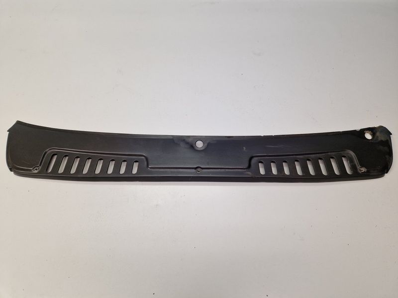 372540270 Wiper cowl MASERATI QUATTROPORTE II (03.94-)
