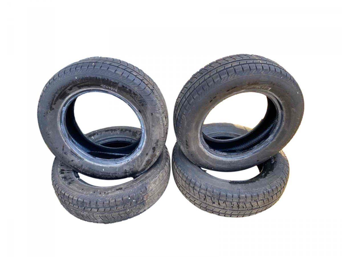 Tyre 4 pcs CHRYSLER VOYAGER V (RT) (2007-2016)