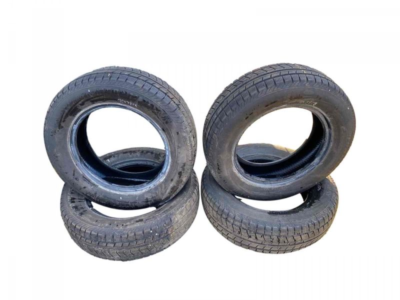 Tyre 4 pcs CHRYSLER VOYAGER V (RT) (2007-2016)