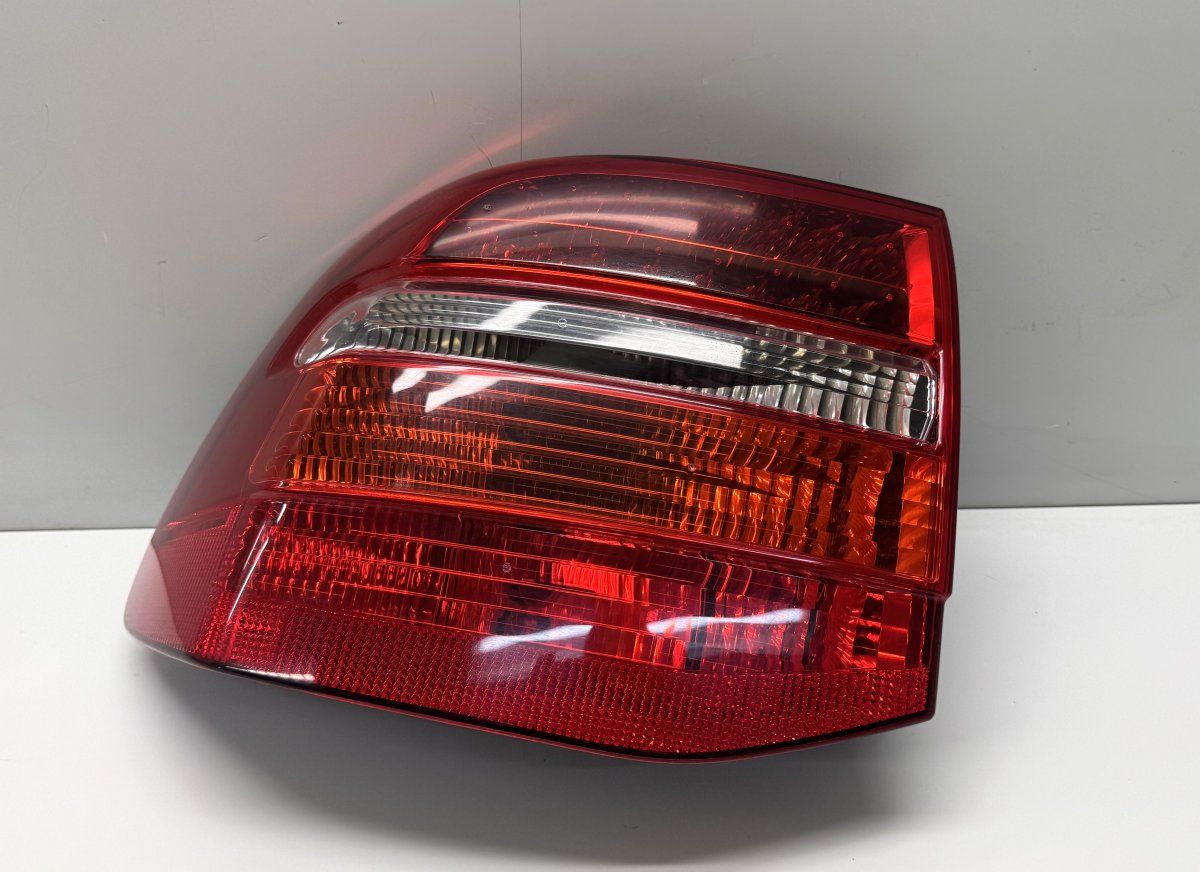 7L5945207 Tail light left PORSCHE CAYENNE I (2002-2010)