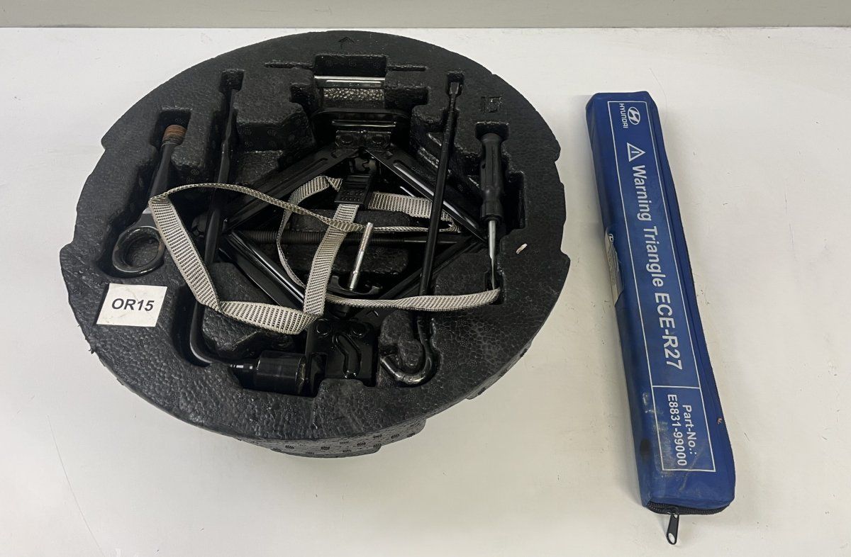 09149C8000 091323B000 091470X000 091313B010 0914611110 091104L100 E8831-99000 Jack HYUNDAI i20 II (GB) (2014-2020)