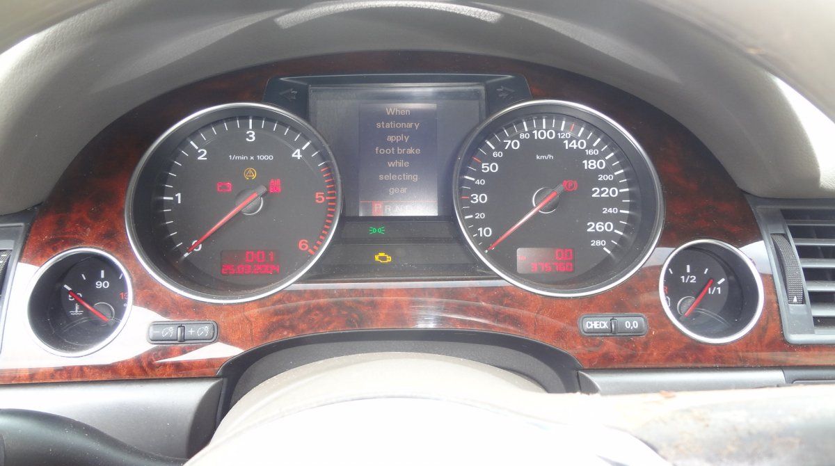 Instrumentkluster AUDI A8 (4E) (2002-2010)