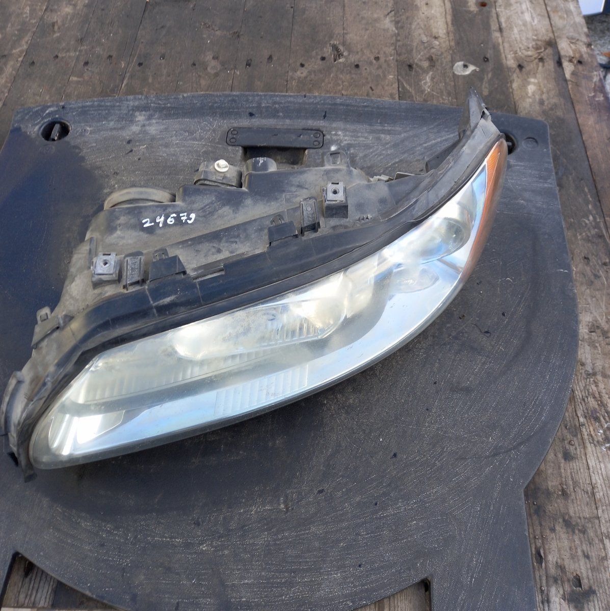 30784248 30698846 Headlight left VOLVO V70 II / XC70 I (P80) (2000-2007)