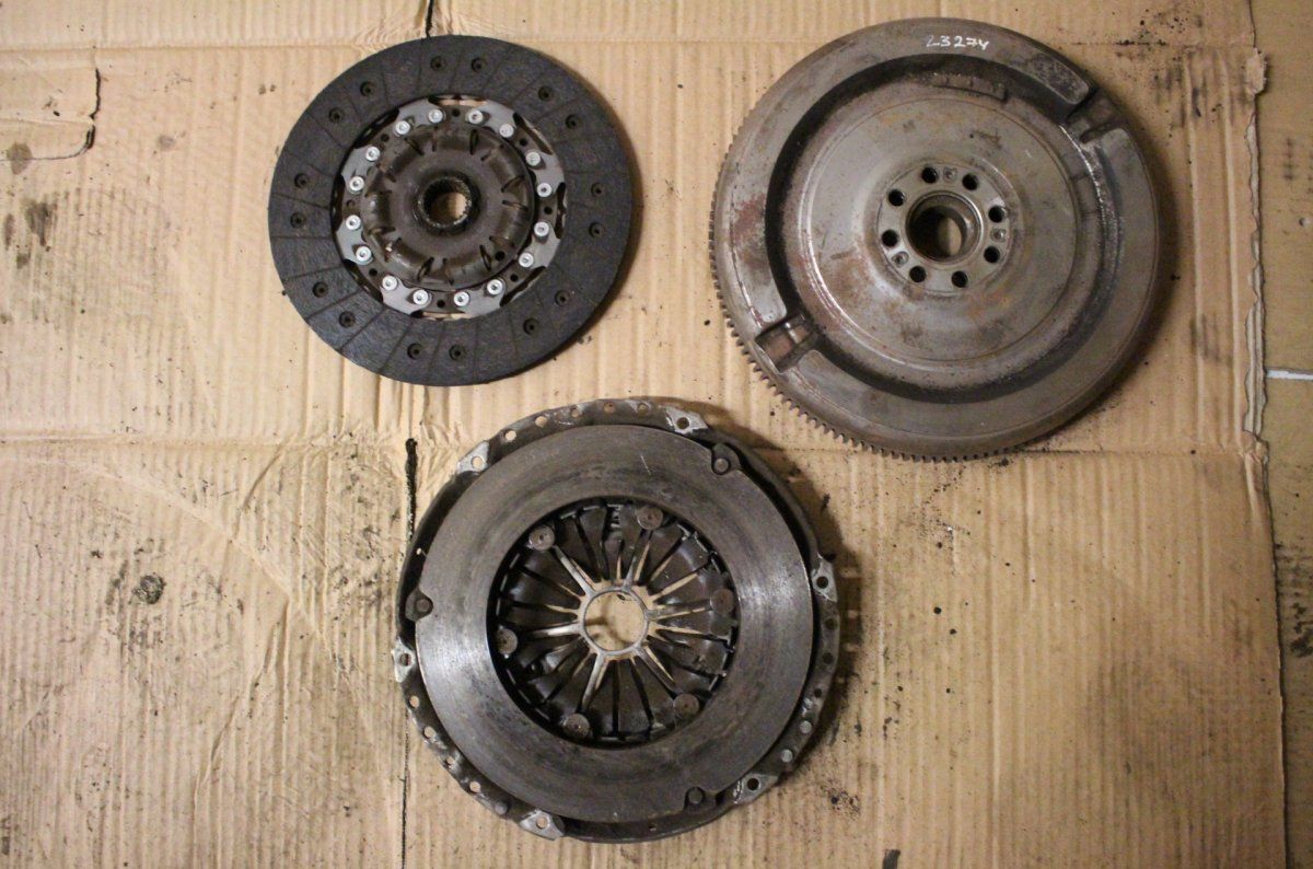 070105266G 070141031E Clutch set VW TRANSPORTER T5 / MULTIVAN (7H, 7E, 7J) (2003-2015)