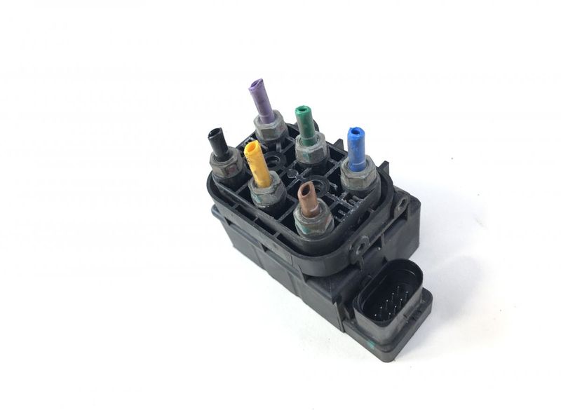 600640600A Air suspension valve block TESLA MODEL S (5YJS) (2012-)