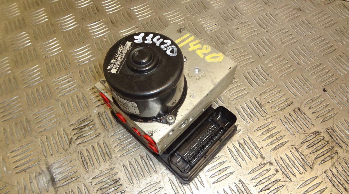 8619968 ABS hydraulic unit / pump VOLVO V70 II / XC70 I (P80) (2000-2007)