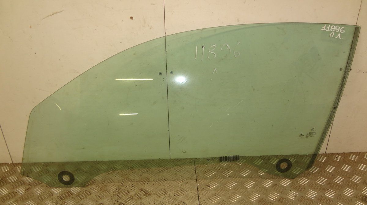 Door window glass front left BMW 4 (F32, F33, F36, F82, F83) (2013-2020)