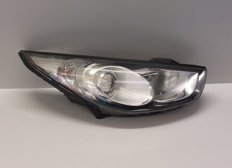 921022Y000 Headlight right HYUNDAI TUCSON II / ix35 I (LM) (2009-2017)