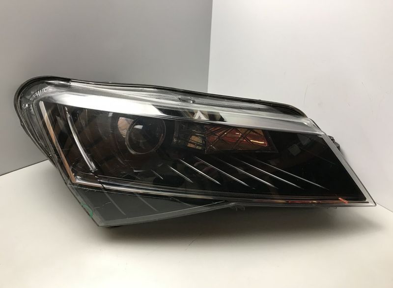 3V1941016A Headlight right SKODA SUPERB III (3V3, 3V5) (2015-2024)
