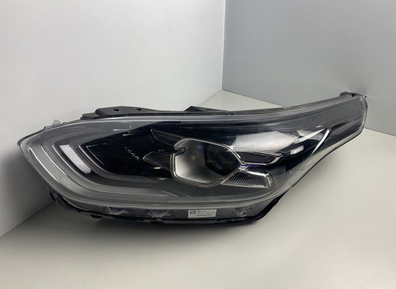 92101J7100 J792122050 Headlight left KIA CEED III (CD) (2018-)