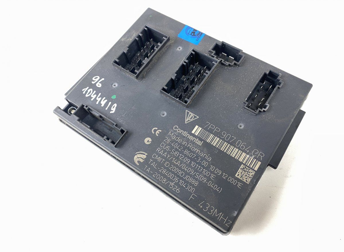 2840428607300 2840428608300 Comfort Module (CCM) PORSCHE CAYENNE II (2010-2017)
