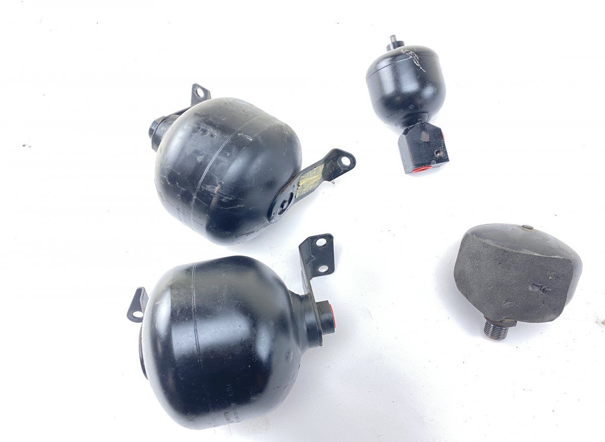 A2203270115 A2203270215 A2203200415 Air spring load accumulator set MERCEDES-BENZ SL-CLASS (R230) (2001-2012)