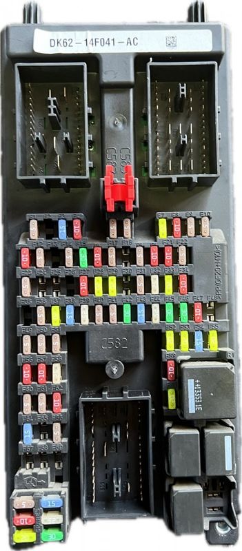 Fuse box LAND ROVER RANGE ROVER SPORT II (L494) (2013-2022)
