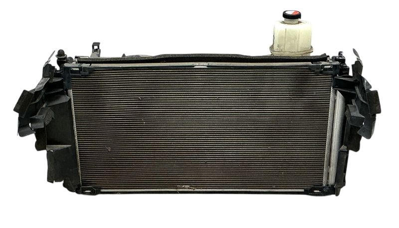 1640037310 1671137160 1636137070 1636137060 164A237010 8846010320 Radiator set TOYOTA PRIUS IV (XW50) (2015-2022)