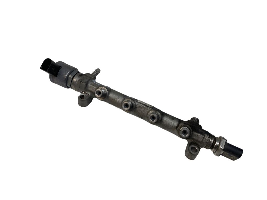 05L130089 Fuel Distributor / fuel rail VW PASSAT B8 (3G) / ALLTRACK (2014-2023)