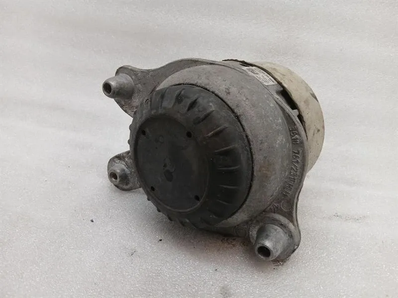 Mercedes C Class W205 Engine Mount A2052404600 Engine Mount AMG