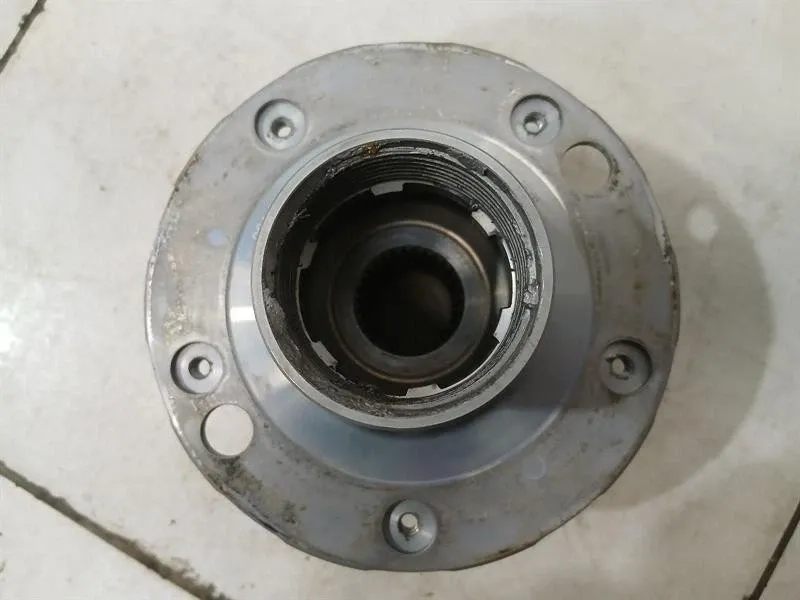 Porsche 911 991 right rear hub 99133160700 wheel bearing housing rear right