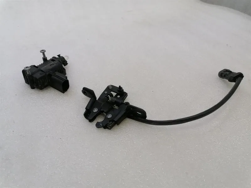 Ferrari 458 F142 Spider Boot Lock 84076100 Tailgate Lock