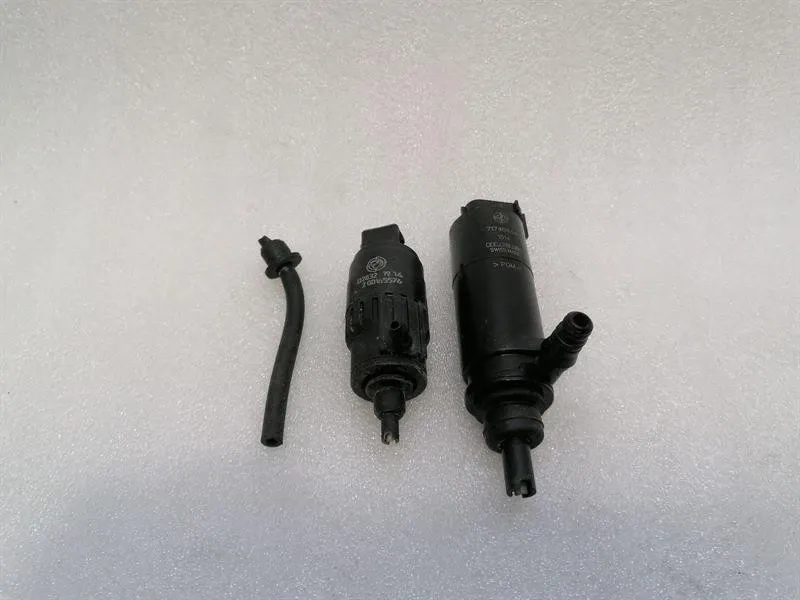 Ferrari 458 F142 Spider Washer Fluid Pump 71740944 Washer Water Pump SET