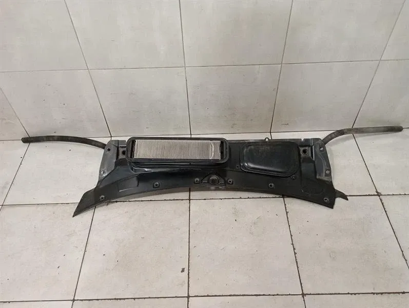 FERRARI 360 F131 65875200 RHD FERRARI WINDSHIELD PLATE