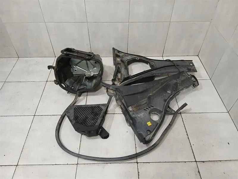 Ferrari Roma F169 Engine Cover 952348 Engine Cover FAULTY
