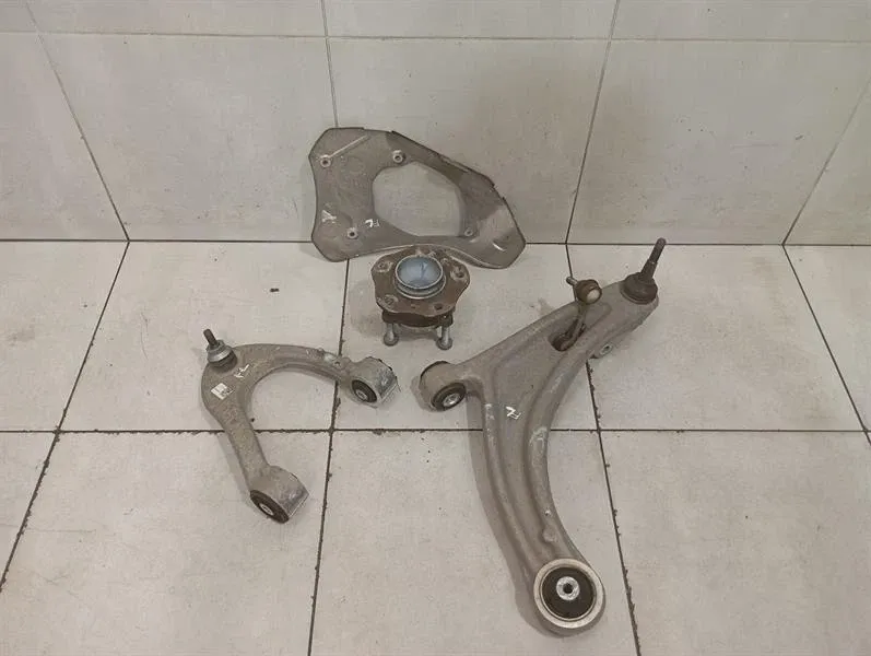 Aston Martin Vantage AM6 Left Front Hub HY53-3K185-BC Wheel Bearing Housing Front Li