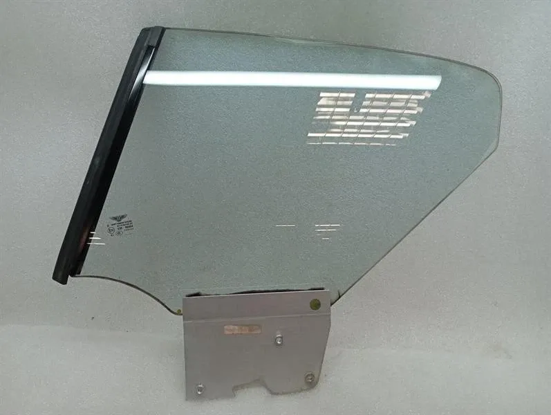 Bentley Continental GT W12 Left Rear 1/4 Glass 3W8845297F Door Glass 1/4 Rear LH