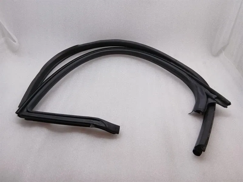 Ferrari F8 F142MFL right door seal set 86743200 right door seals set