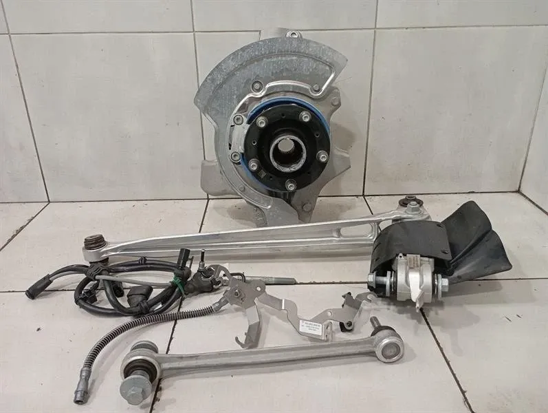 Porsche Cayman 718 GT4RS Right Rear Hub 982505436D Wheel Bearing Housing Rear Right