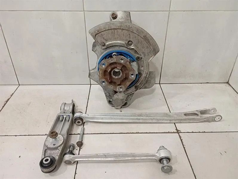 Porsche Boxster Spyder 718 Left Rear Hub 982505435D Wheel Bearing Housing Left GT4