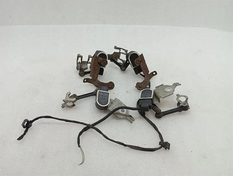 Mercedes C Class W205 Level Sensor Set A2139053302 Level Sensor Set