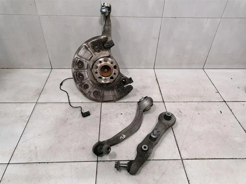 Mercedes C Class W205 Left Front Hub A2053325300 Wheel Bearing Housing Front Left
