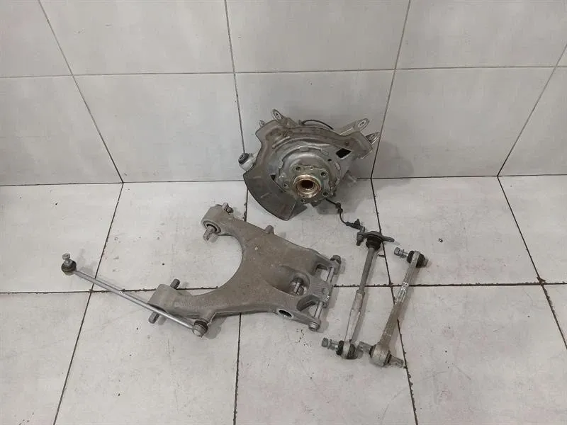 Ferrari F8 F142MFL Right Rear Hub 843963 Wheel Bearing Housing Rear Right Set