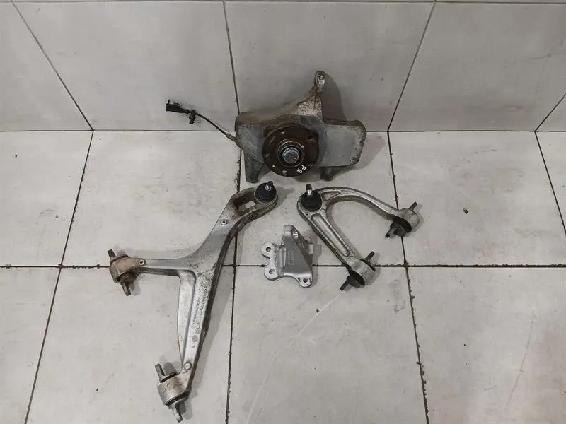 McLaren 650S Spider 14-17 Right Front Hub 11B0114CP Wheel Bearing Housing Front Right