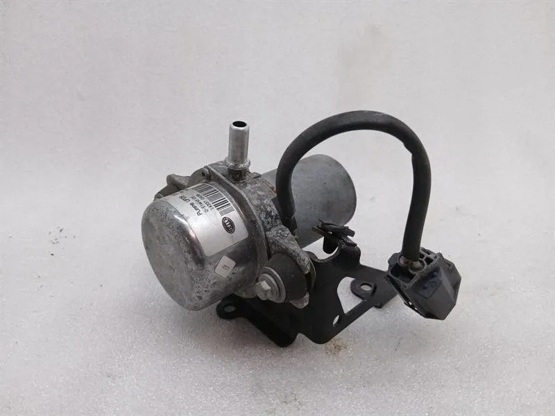 McLaren 650S Spider 14-17 Vacuum Pump UP28 009428-08 Vacuum Pump