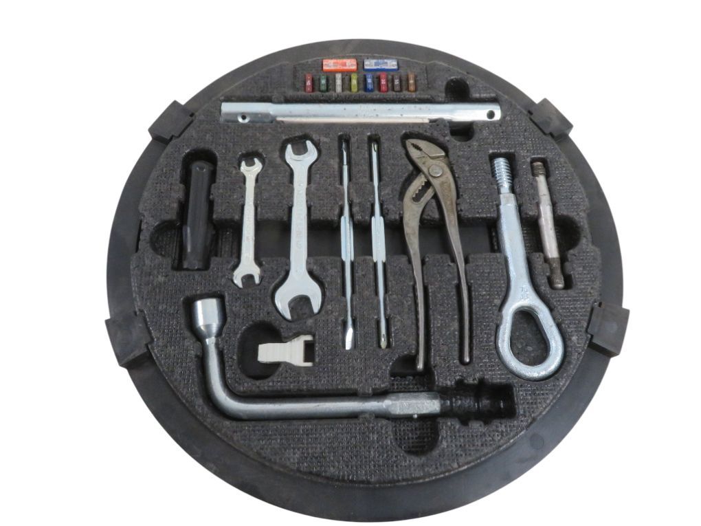 A2205800105 A2205800005 A2205800305 Tool Kit MERCEDES-BENZ S-CLASS (W220) (1998-2005)