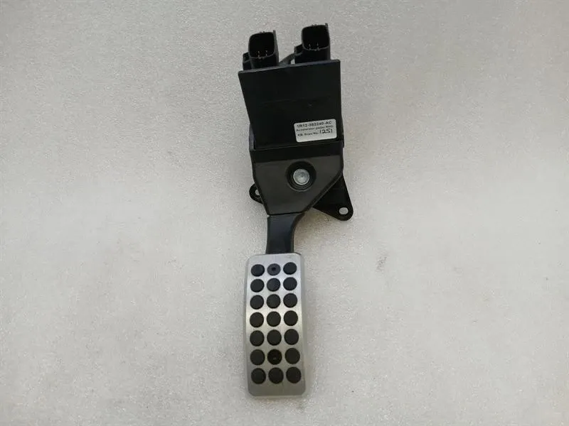 Aston Martin Vanquish S 04-07 V12 Gas Pedal (Electrical) 1R12-382240-AC RHD