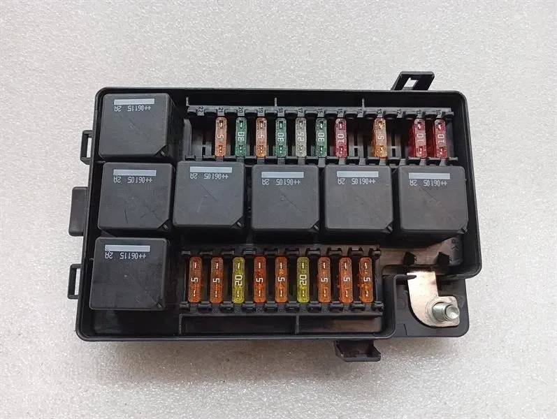 Aston Martin Vanquish S 04-07 V12 Fuse Box 3R12-370534-AB Fuse Box