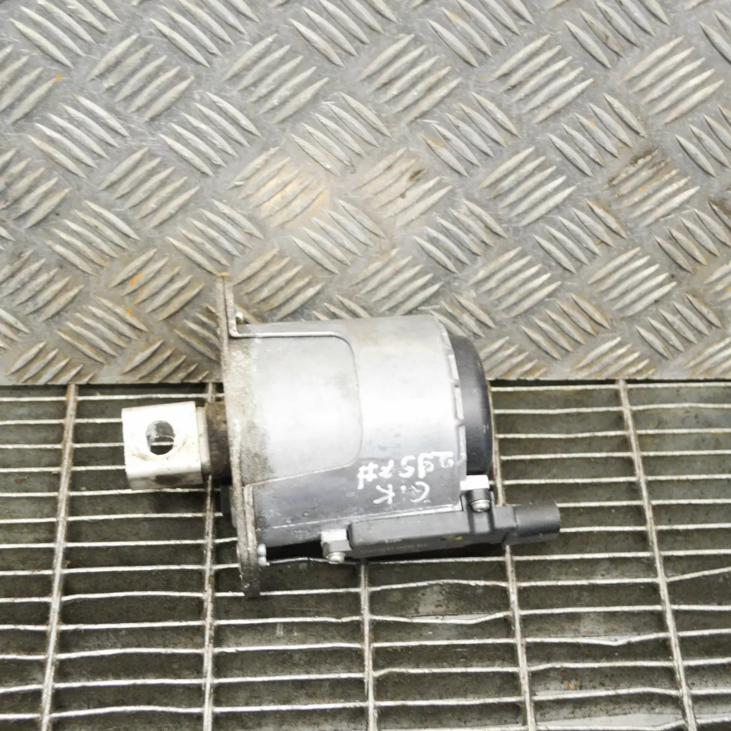 PORSCHE 911 992 Carrera 4S Left Side Engine Mount 992199384A 3.0i 331kw 2019