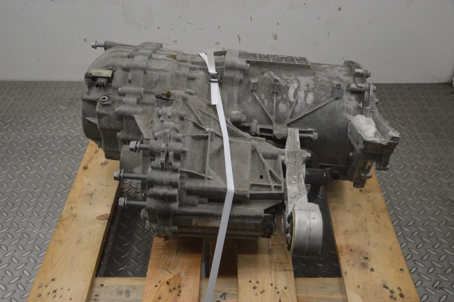 Porsche Taycan Drive Motor Rear 9J1901153D 0EG901104A Turbo S 2021 LHD 21350540