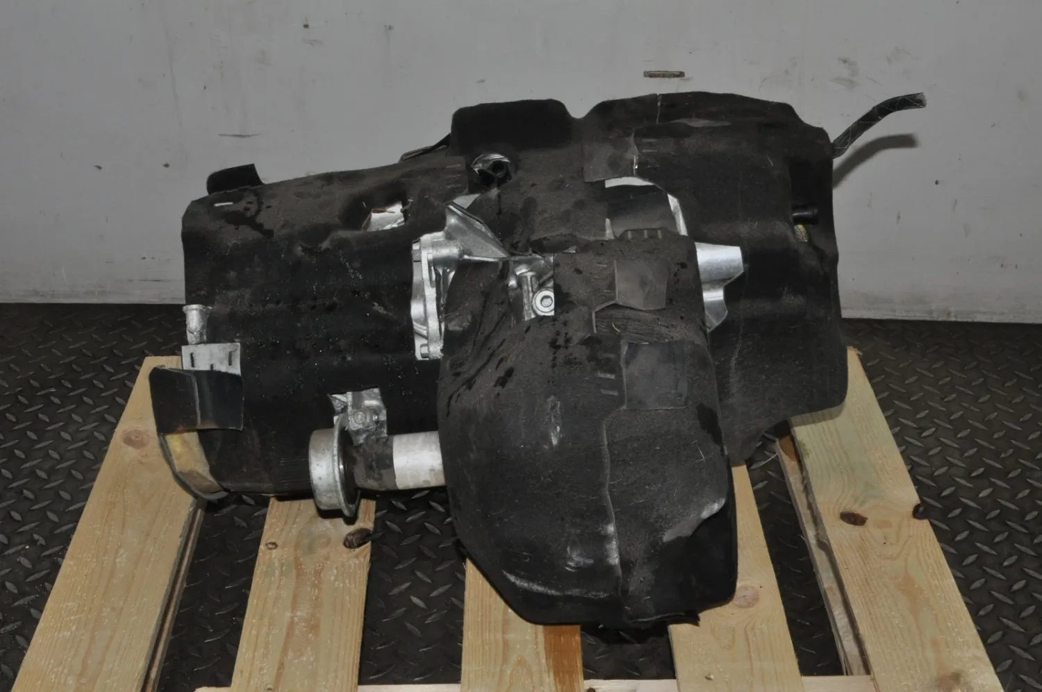 Tesla Model S 75 Motor Front Electric 1035000-00-J 2017 RHD 12135895