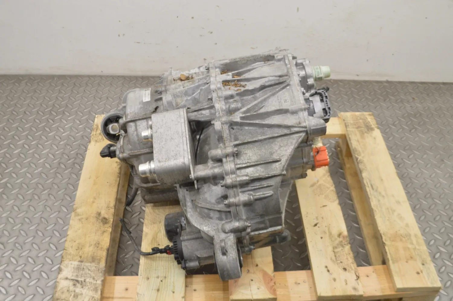 Tesla Model 3 Front Engine P1085693-00-F 1120960-10-G AWD 2019 RHD 15303204