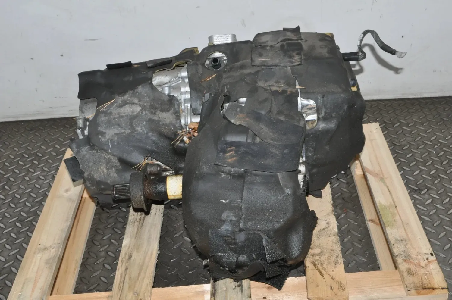 TESLA MODEL S Rear Engine Motor P1035267-00-D Electricity 276kw 2015 11635820