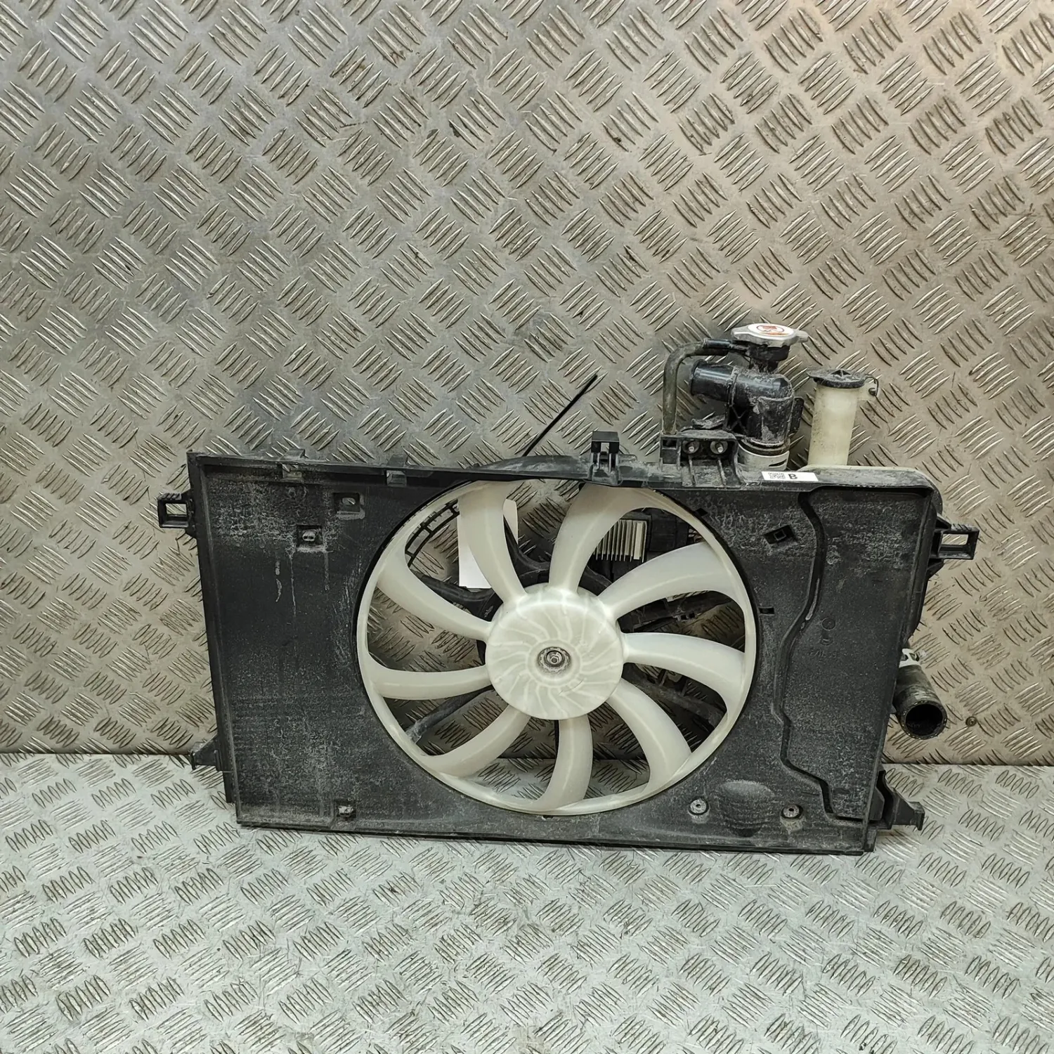 TOYOTA YARIS CROSS MXP Engine Cooling Fan Shroud 89257-499300 31516986