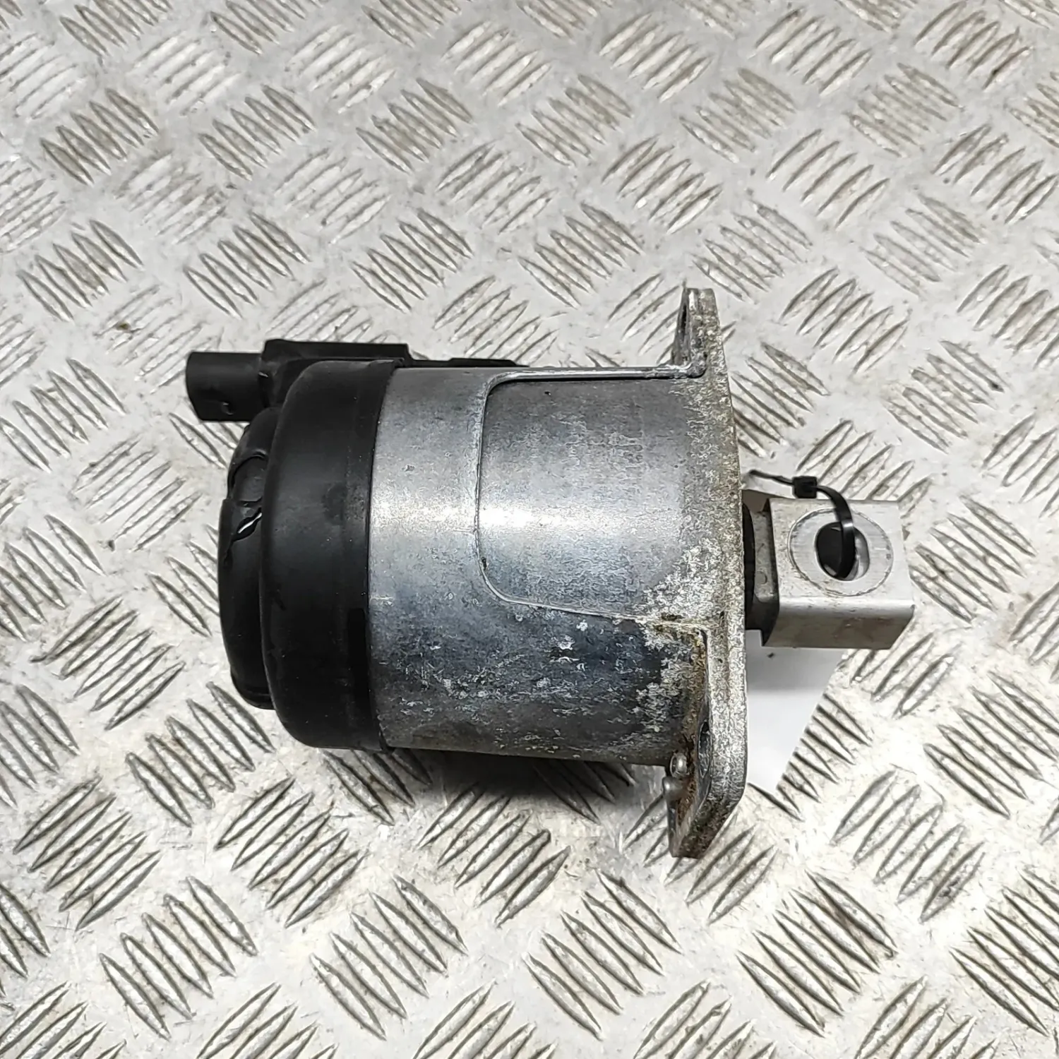 PORSCHE 911 992 Rear Right Side Engine Mount 992199384F 3.0 331kw 32998893