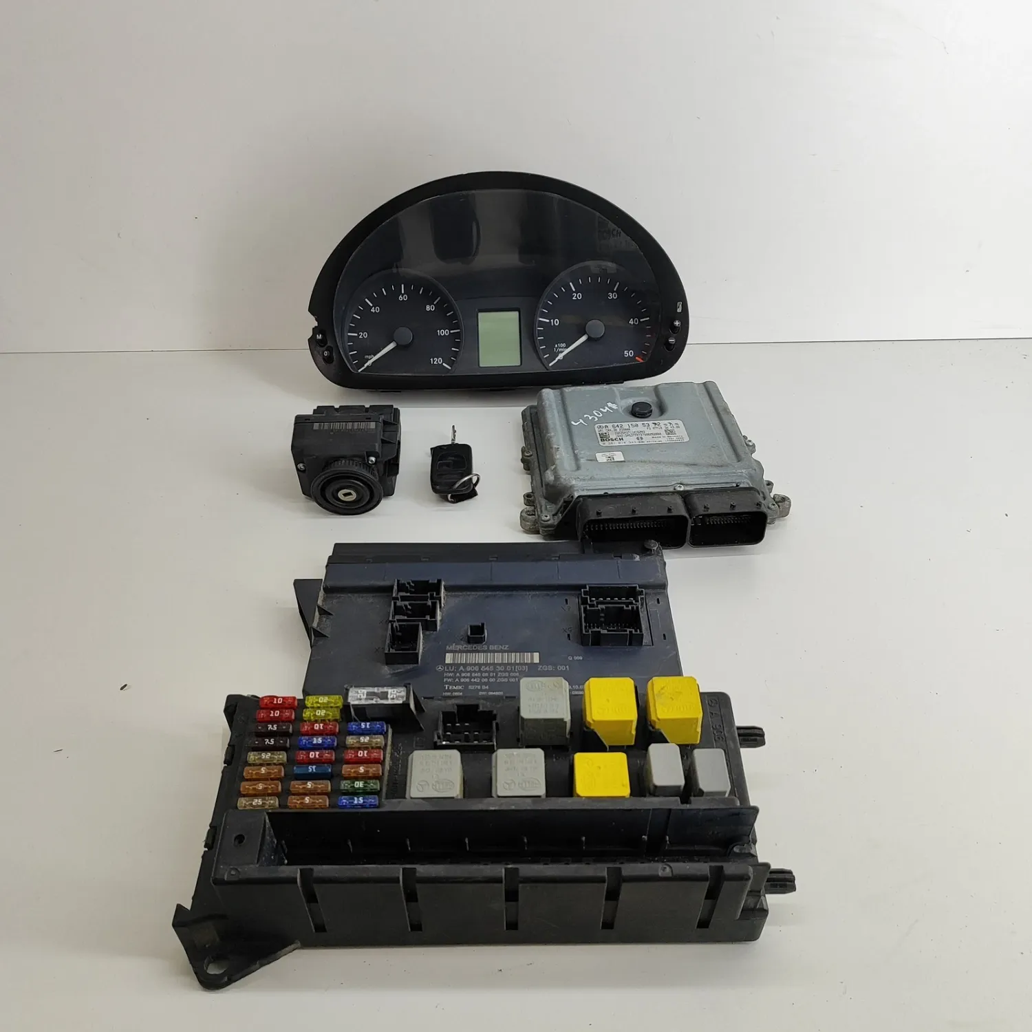 MERCEDES-BENZ SPRINTER 906 Engine Ignition ECU Set A9065450401 3.0D 135KW MPH