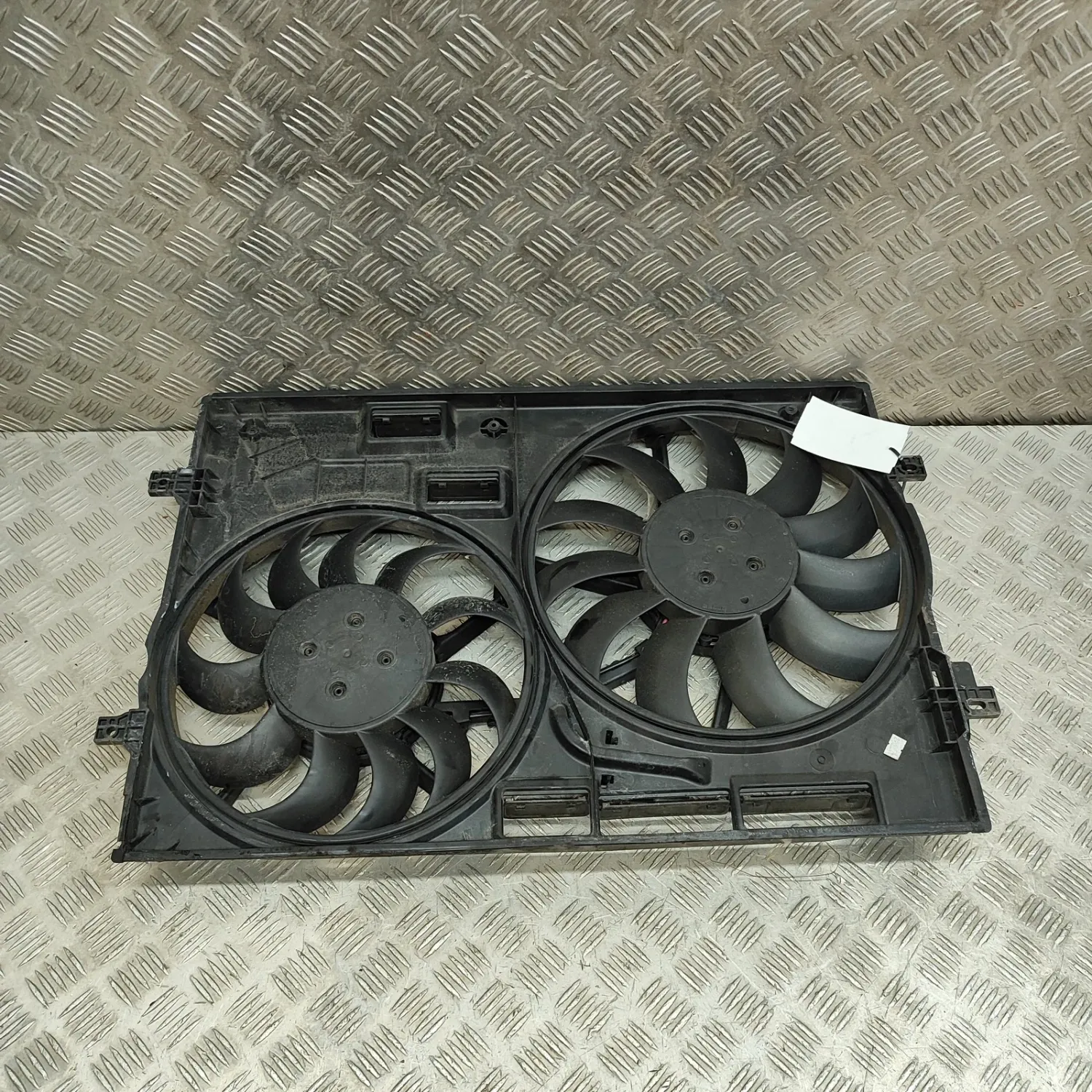 AUDI A3 Sportback 8VA, 8VF Engine Cooling Fan Shroud 3Q0121203D 30334502