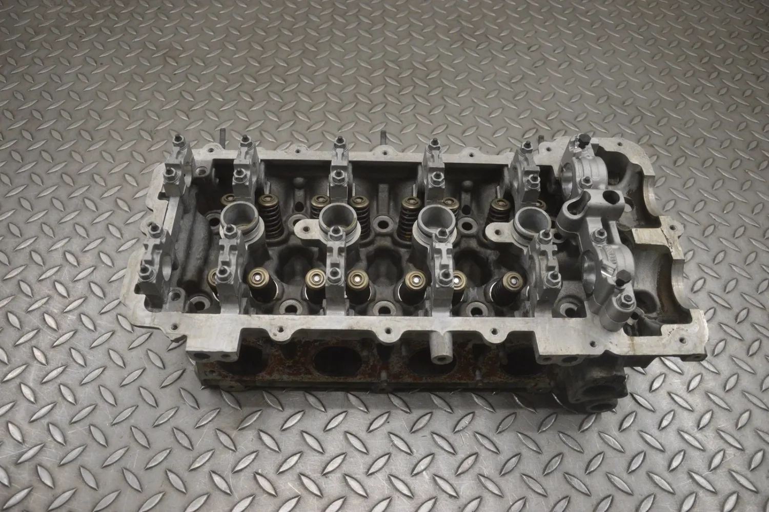 BMW E90 N45B20A Engine Cylinder Head 127kW 7551120 320si 2005 22364463