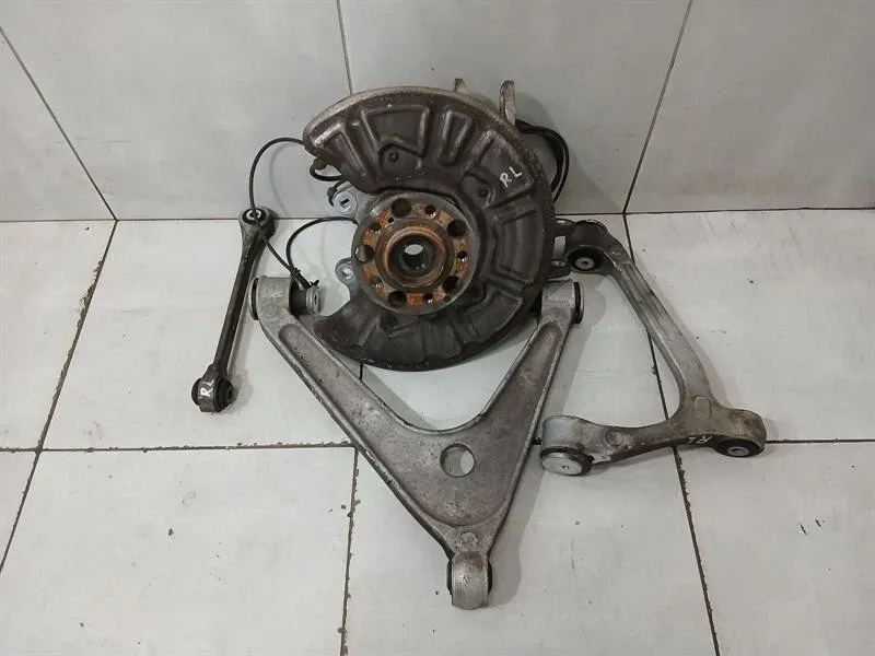 Mercedes GT R190 Roadster Left Rear Hub A1903504301 Wheel Bearing Housing Rear Left