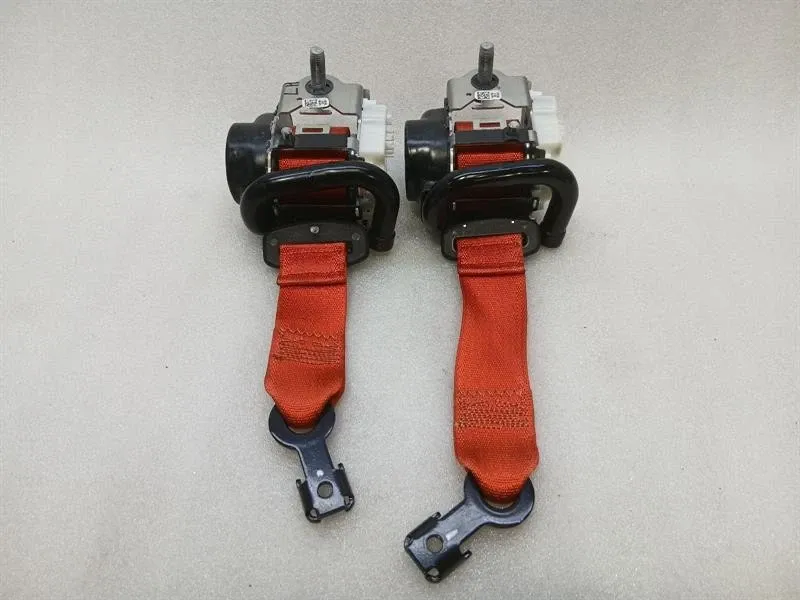 Chevrolet Corvette C8 front seat belt set 84716343 seat belt belt front red